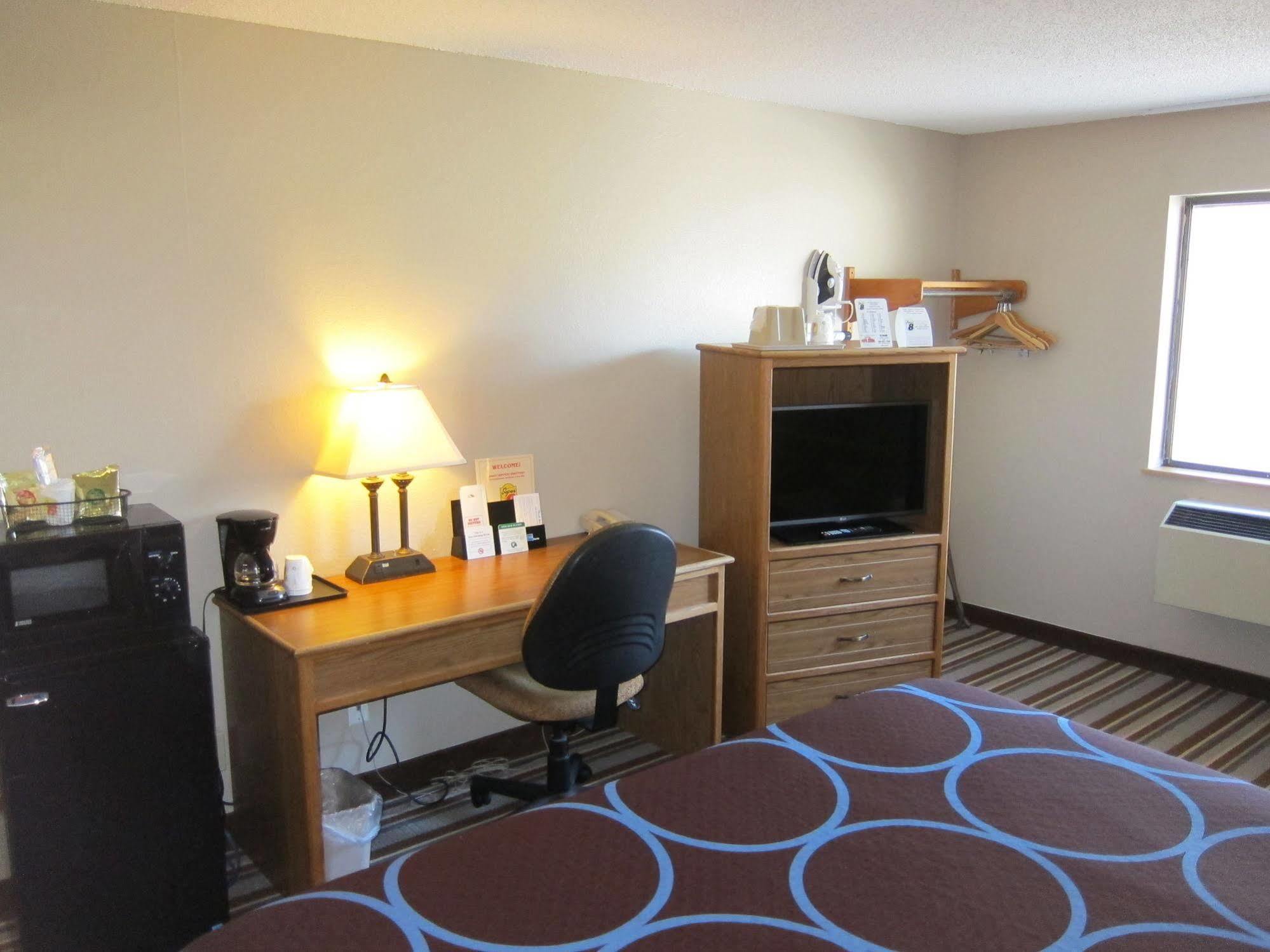 Hotel Super 8 By Wyndham Elkins Extérieur photo